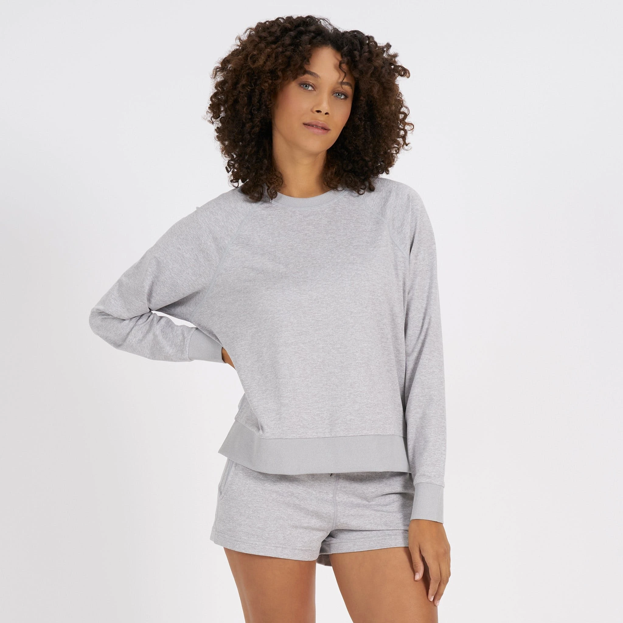 Vuori Womens Sweatshirt Long-Sleeve Halo Crew 3 Vuori Womens Sweatshirt Long-Sleeve Halo Crew