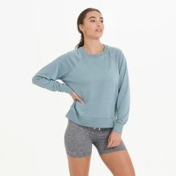 Vuori Womens Sweatshirt Long-Sleeve Halo Crew 33 Vuori Womens Sweatshirt Long-Sleeve Halo Crew -ANINE BING Shop VW241SHH 9834 1200x crop center 7aa549bb 93de 4e23 a0d1 44c0532701d2